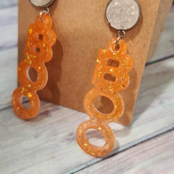 Halloween orange BOO dangle earrings - Picture 5 of 5